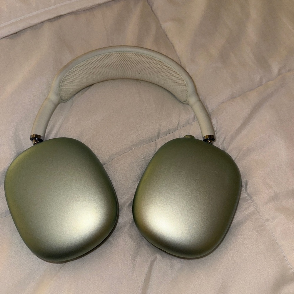Used Apple AirPod max green